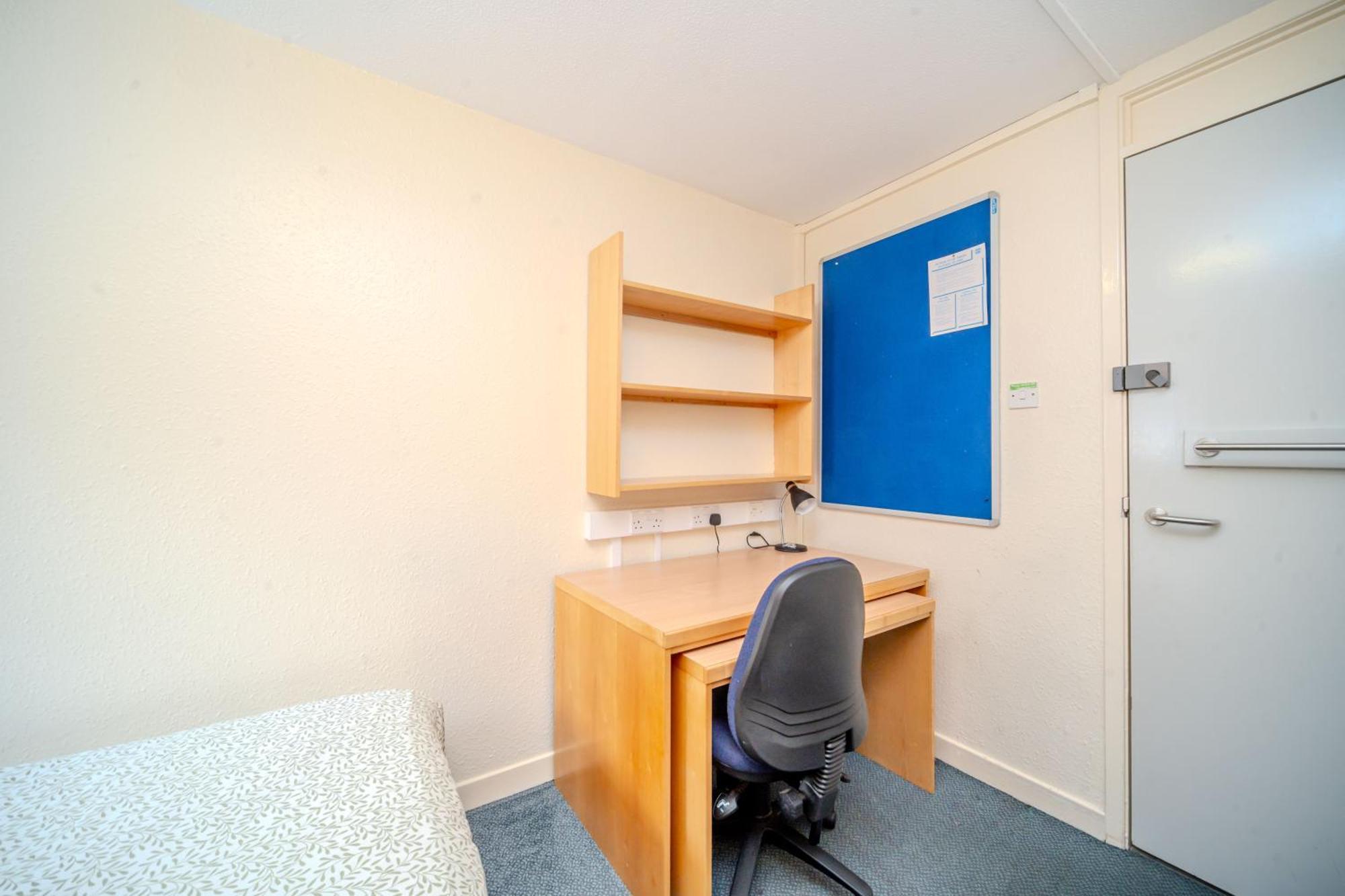 Joivy Affordable 2, 4, 5 And 6 Bed Private Flats, In Historic Old Town (Adults Only) — Photos 3